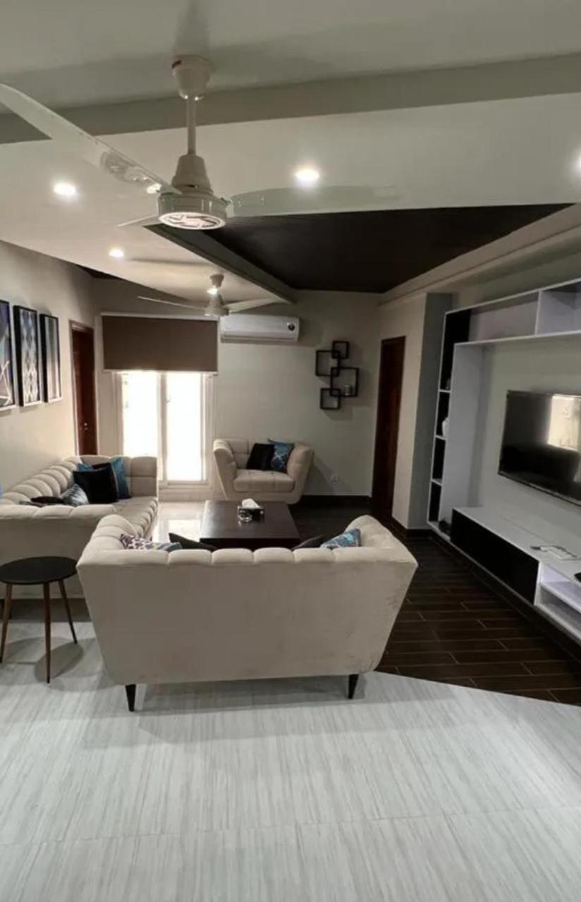 Furnished One-Bedroom Apartment For Rent Lahor Dış mekan fotoğraf