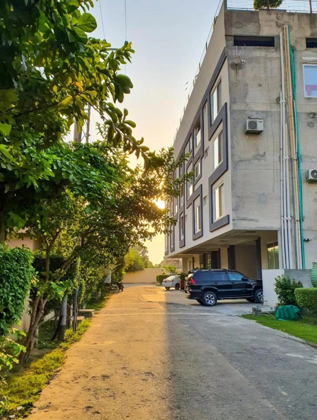 Furnished One-Bedroom Apartment For Rent Lahor Dış mekan fotoğraf
